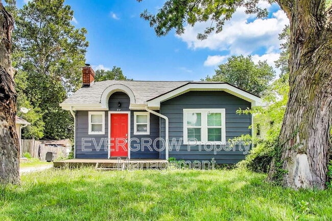 property at 33 S Lynhurst Dr