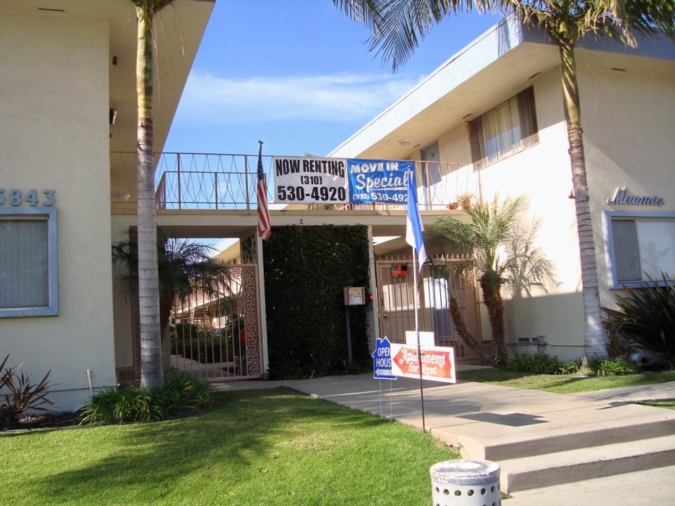 Miramar Apartments in Lomita, CA - Foto de edificio