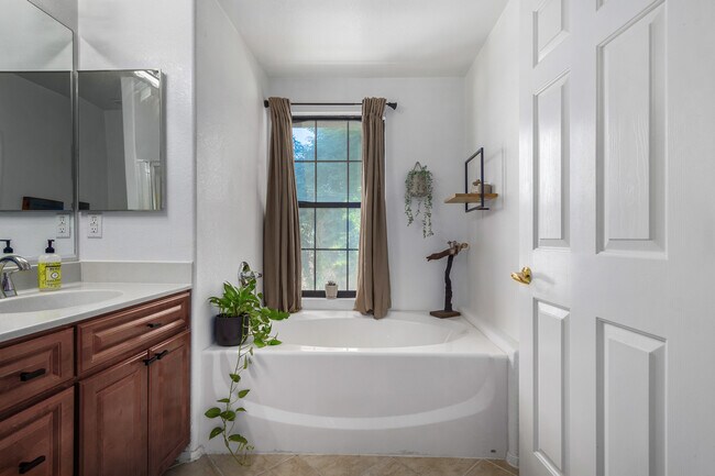 1702 E Bell Rd in Phoenix, AZ - Building Photo - Building Photo