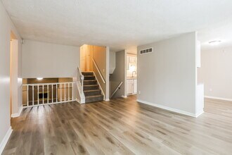 804 Moss Oak Ct in Indianapolis, IN - Building Photo - Building Photo