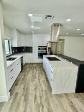 200 SW 14th Pl in Boca Raton, FL - Building Photo - Building Photo