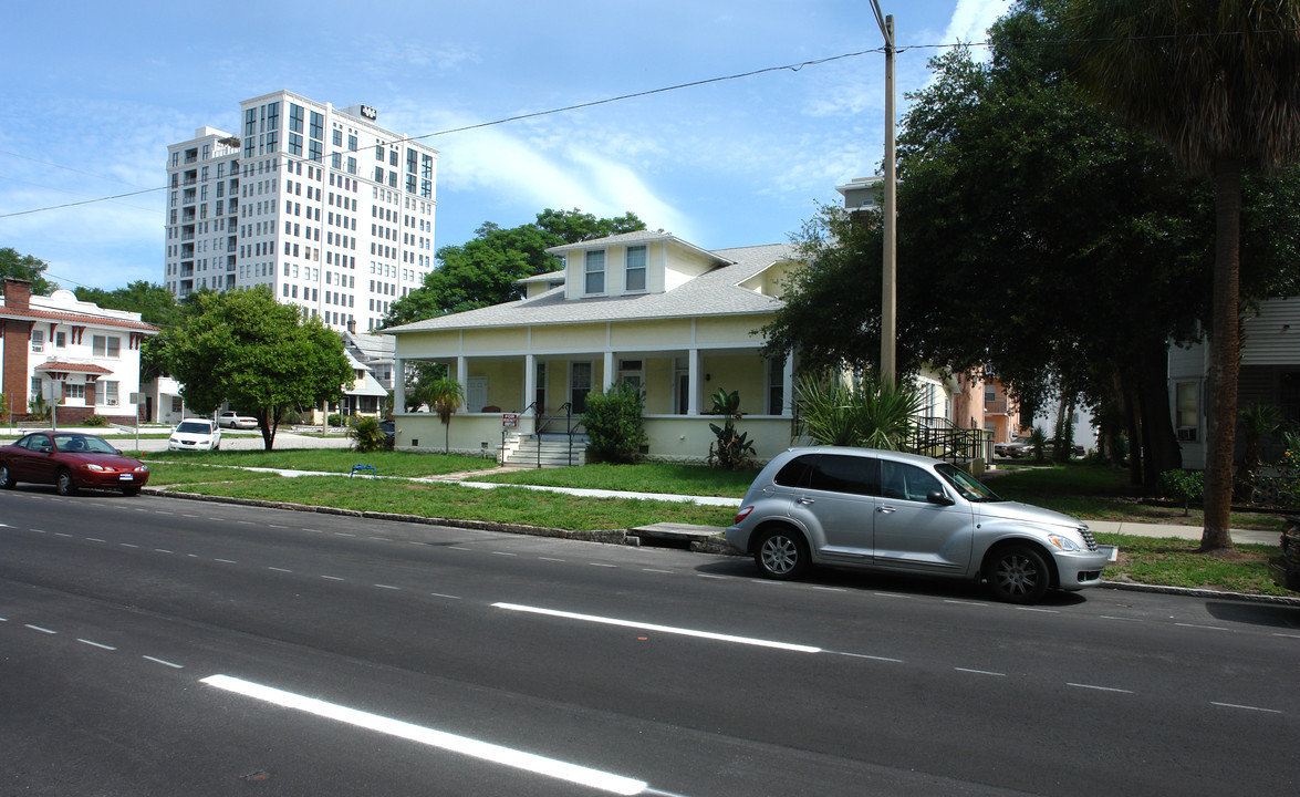 159 4th Ave N in St. Petersburg, FL - Building Photo