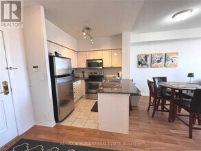 9225-9225 Jane St in Vaughan, ON - Building Photo - Building Photo