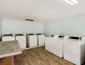 Orlando Terrace in Orlando, FL - Foto de edificio - Building Photo