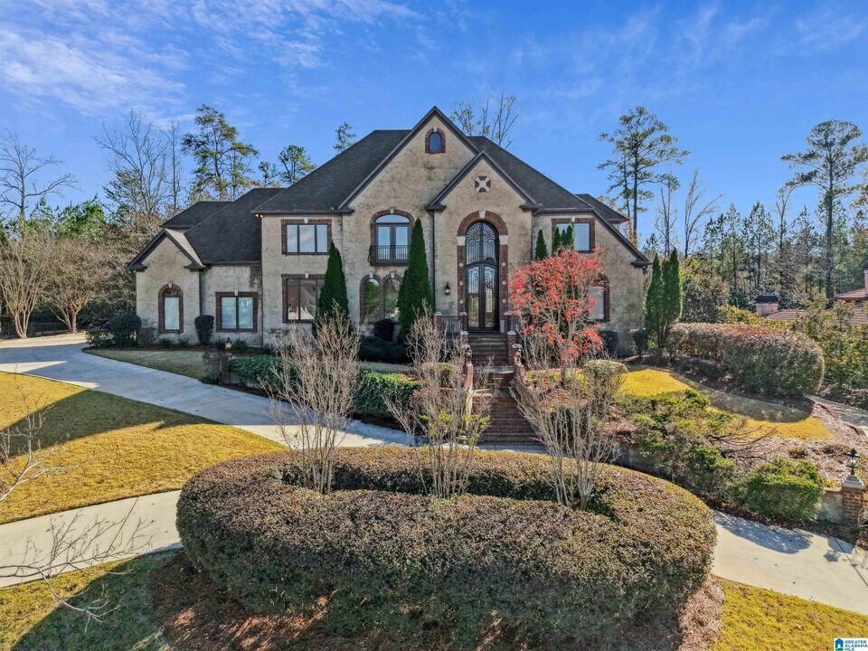 2005 Lake Heather Dr in Birmingham, AL - Building Photo