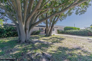 43 Millie Dr in Jacksonville Beach, FL - Building Photo