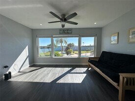 300 64th Ave in St Pete Beach, FL - Building Photo