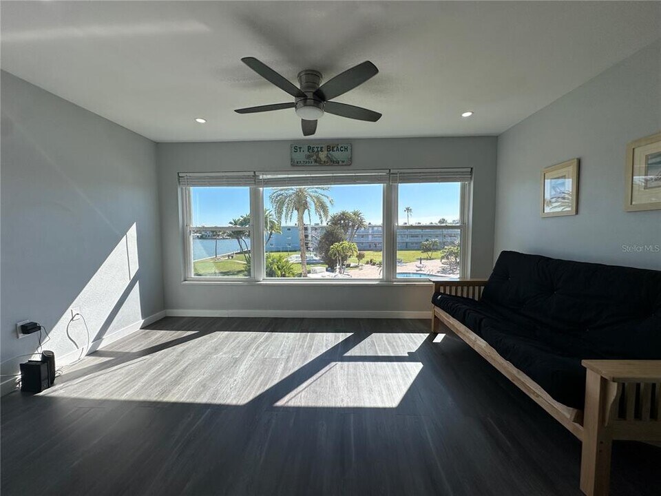 300 64th Ave in St Pete Beach, FL - Building Photo