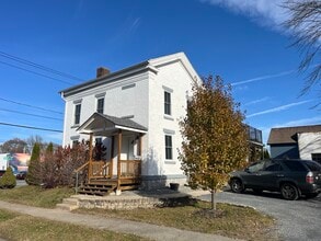 15 Locust St, Unit 1st Floor in Glens Falls, NY - Foto de edificio - Building Photo