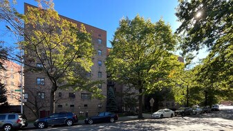 13820 31st Rd in Flushing, NY - Building Photo