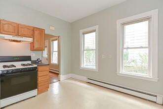 109 Beacon St, Unit #1 in Somerville, MA - Building Photo - Building Photo