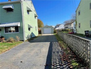 213 Larkin Ct in Stratford, CT - Building Photo - Building Photo