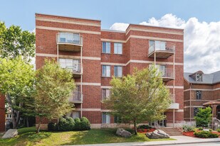 905 Montréal Av in St. Laurent, QC - Building Photo