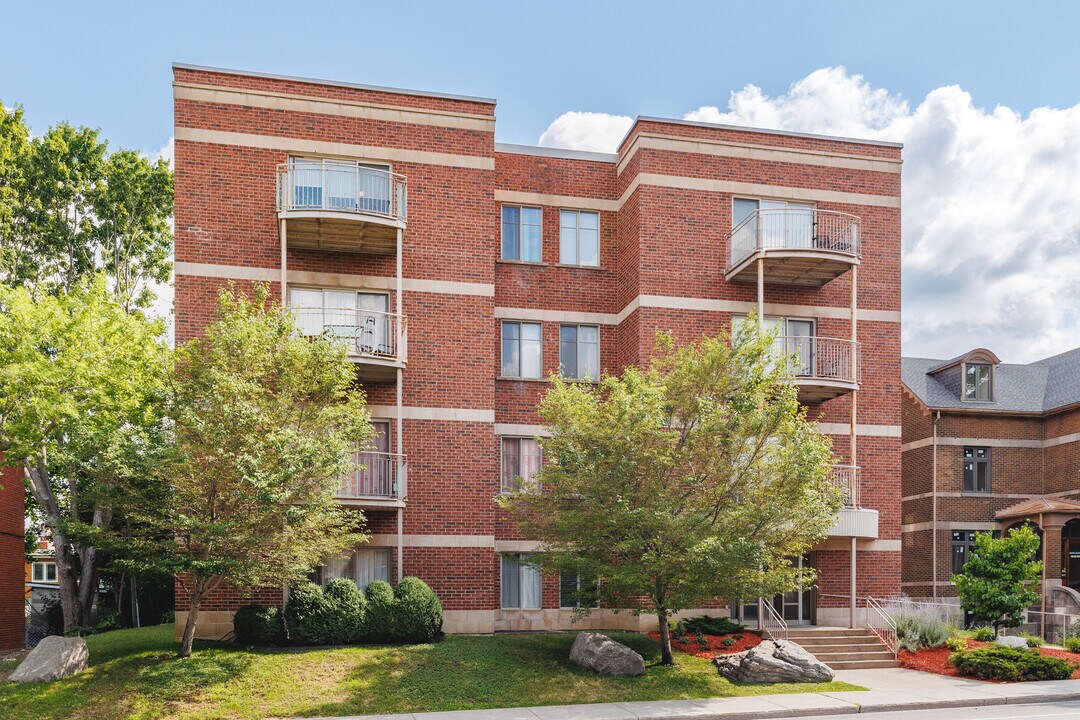 905 Montréal Av in St. Laurent, QC - Building Photo