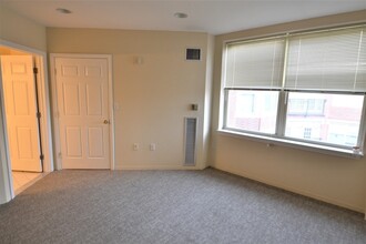 80 Peterborough St, Unit 308 in Boston, MA - Building Photo - Building Photo