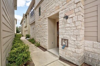 5309 William Holland Ave in Austin, TX - Foto de edificio - Building Photo