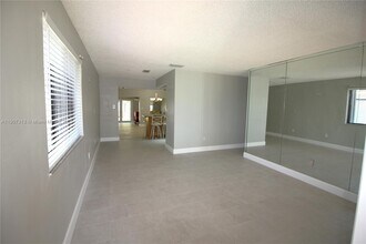 11031 SW 43rd St in Miami, FL - Building Photo - Building Photo