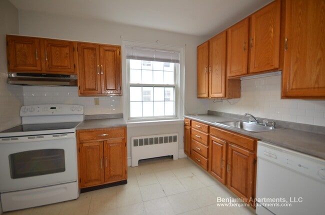 480 Belmont St, Unit 24 in Watertown, MA - Building Photo - Building Photo