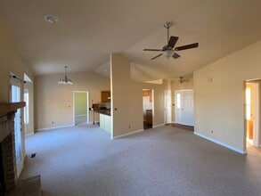 753 Forest Green Dr in O'Fallon, IL - Foto de edificio - Building Photo