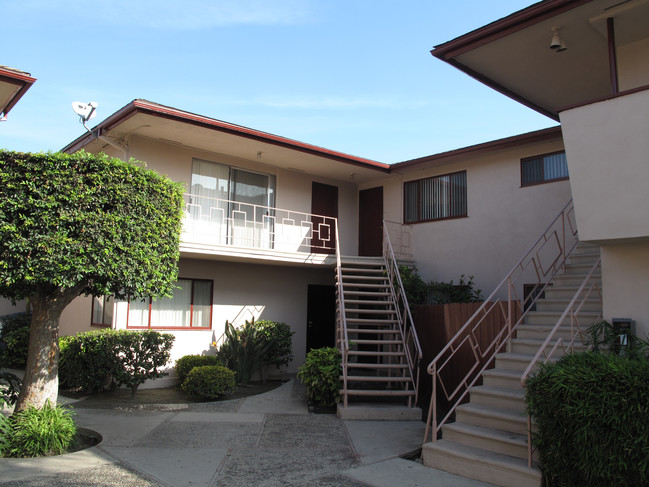 3585 Norton Ave in Lynwood, CA - Foto de edificio - Building Photo