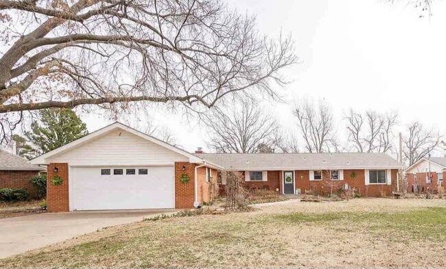 property at 1001 N Skyline St