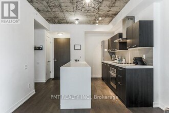 560-560 King St W in Toronto, ON - Building Photo - Building Photo