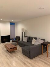 1230 N Sweetzer Ave, Unit 106 in West Hollywood, CA - Building Photo - Building Photo