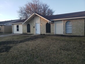 906 Las Palmas Dr in Grand Prairie, TX - Building Photo - Building Photo