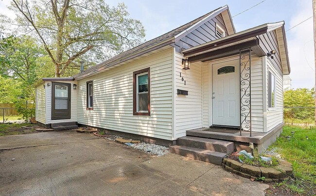 161 E Barney Ave in Muskegon Heights, MI - Foto de edificio - Building Photo