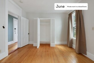 Room in Shared 4 bed/1 bath home in Cambridge, MA - Building Photo - Building Photo