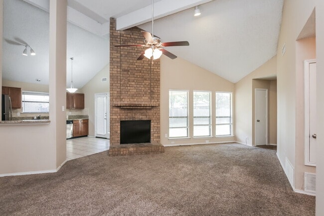 406 Kalmia Dr in Arlington, TX - Building Photo - Building Photo