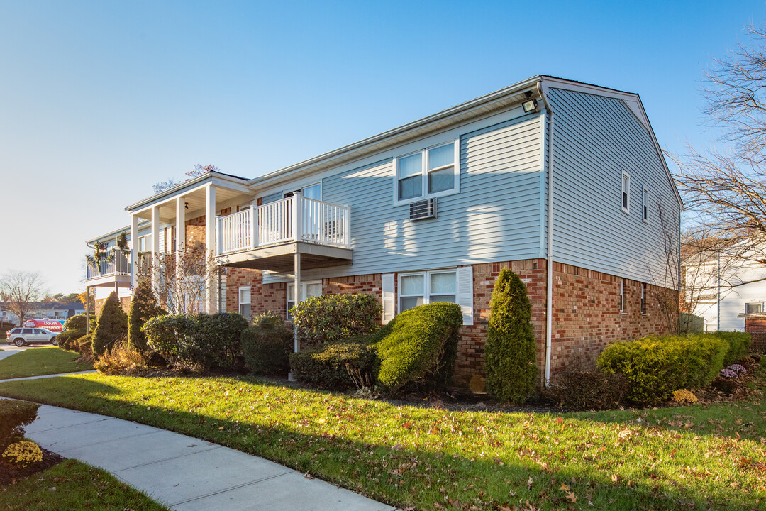 260 Waverly Ave in Patchogue, NY - Foto de edificio