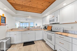 1175 Jimmy Buffett Mem Hwy in Satellite Beach, FL - Building Photo - Building Photo