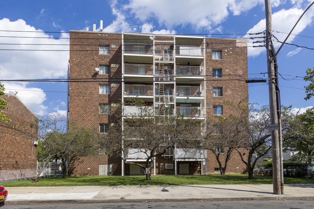 Essex Terrace in Brooklyn, NY - Building Photo