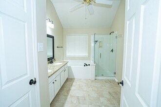 23 N Merryweather Cir in Conroe, TX - Foto de edificio - Building Photo
