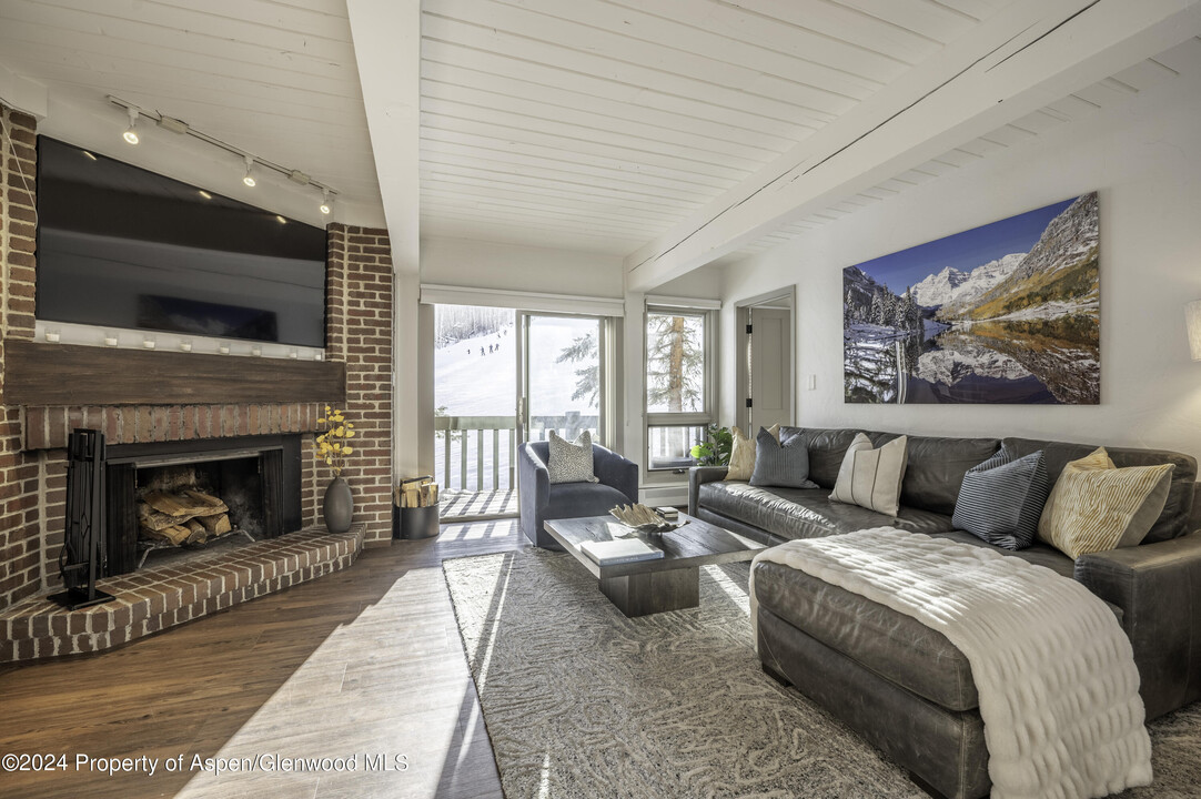 70 Gallun Ln in Snowmass Village, CO - Building Photo