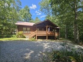 376 E Cove Rd in Monterey, TN - Building Photo