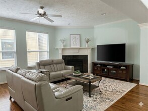 3410 Skyline Village Dr in Houston, TX - Building Photo - Building Photo