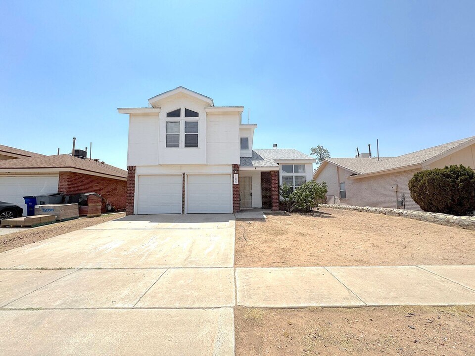 11073 Nathan Bay Dr in El Paso, TX - Building Photo