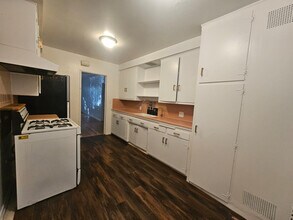 1850 N La Brea Ave in Los Angeles, CA - Foto de edificio - Building Photo