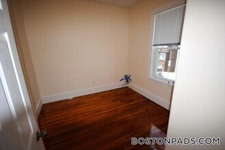 299 Lexington St, Unit 3 in Boston, MA - Foto de edificio - Building Photo