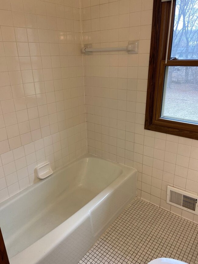 1671-1673 Leone Ave E in St. Paul, MN - Building Photo - Building Photo