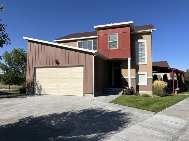 1918 Warm Springs Rd in Idaho Falls, ID - Building Photo - Building Photo