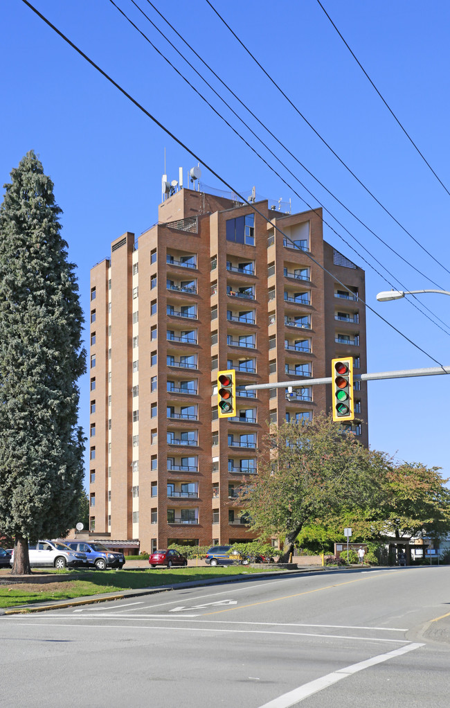 Maple Towers in Maple Ridge, BC - Building Photo - Building Photo