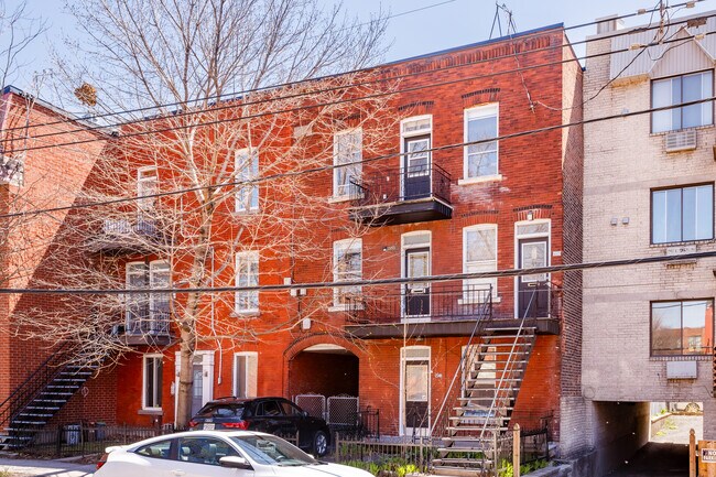 2544 Saint-Charles St in Montréal, QC - Building Photo - Primary Photo