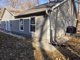 1113 Yuma St in Manhattan, KS - Building Photo