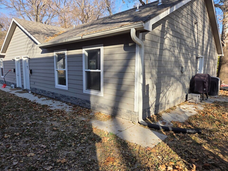 1113 Yuma St in Manhattan, KS - Building Photo