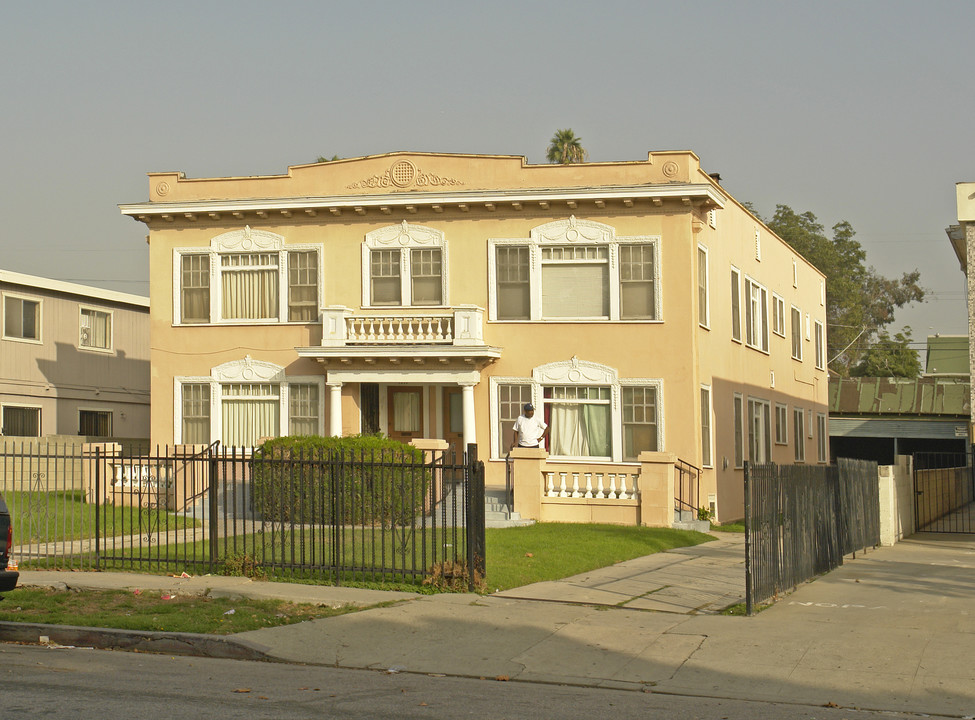 1634 S Gramercy Pl in Los Angeles, CA - Building Photo