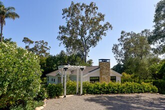 765 Hot Springs Rd in Montecito, CA - Building Photo - Building Photo