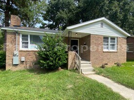 2401 Chappelle St in Columbia, SC - Building Photo